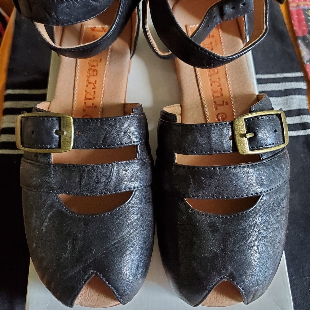 Jim Barnier Black Strappy Sandals